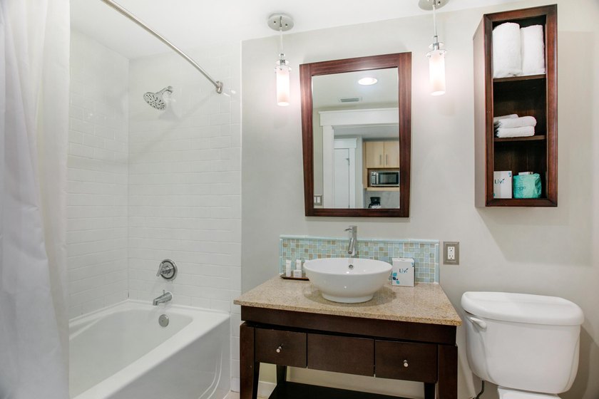 Experience the epitome of coastal luxury in this stunning - photo 9