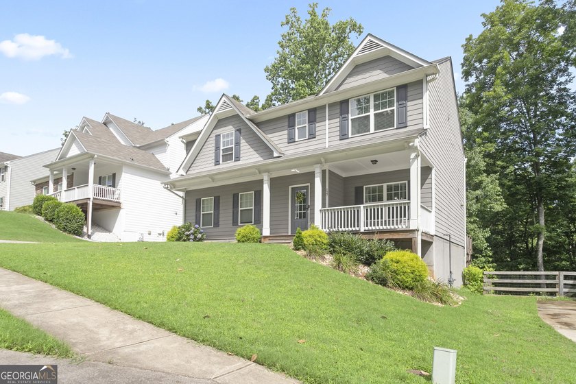 Welcome to this beautifully maintained home in the desirable - photo 2