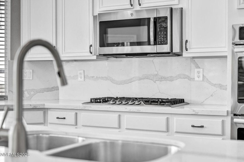 Welcome to executive living in the sought-after Copper Hills - photo 33