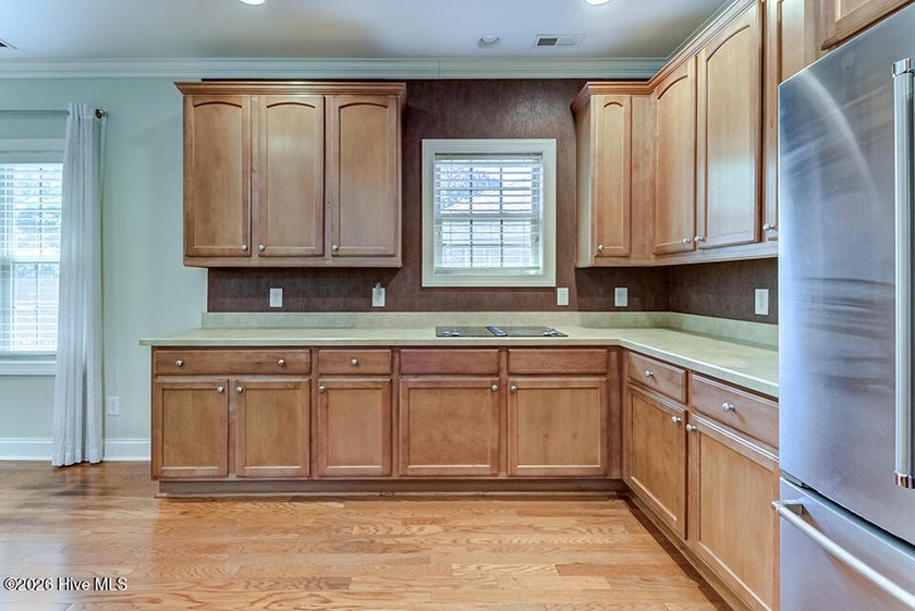 Spacious real brick 3 bedroom home with an extra long driveway - photo 11