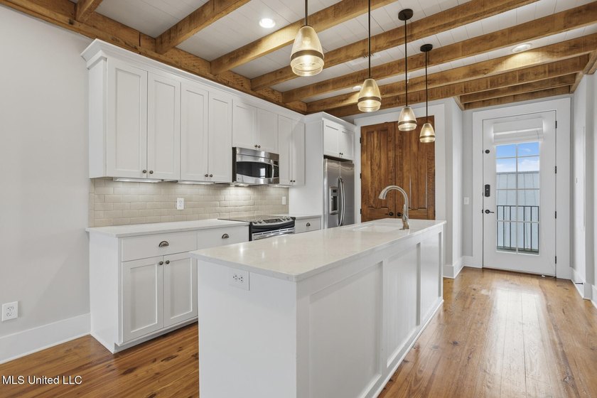 HIghly sought out 2 bed/2 bath condo in the Township of Colony - photo 14
