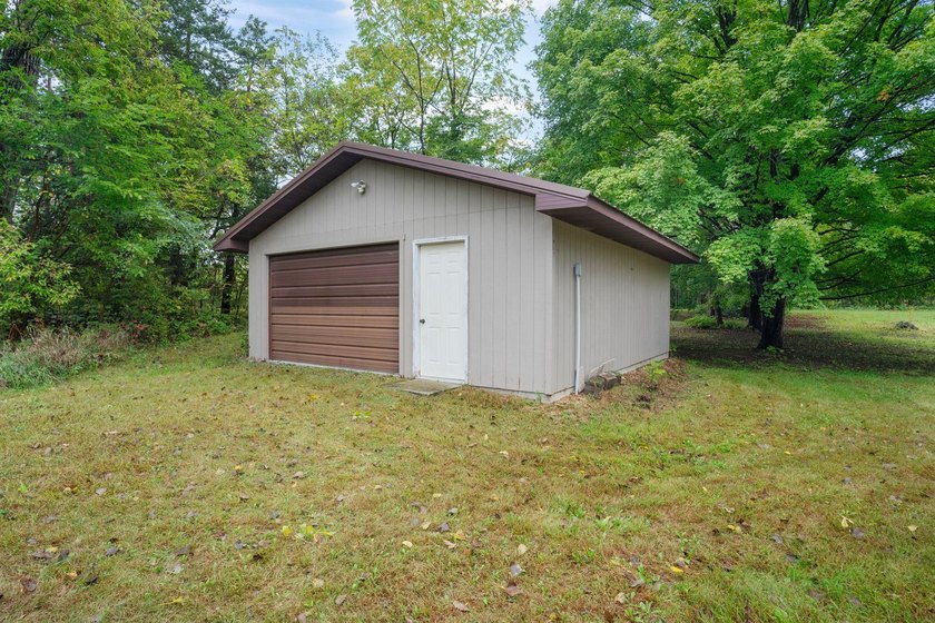 First time on the market in over 40 years. Two acres near Lake - photo 14