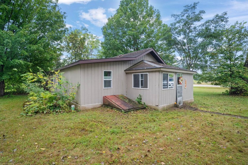 First time on the market in over 40 years. Two acres near Lake - photo 16