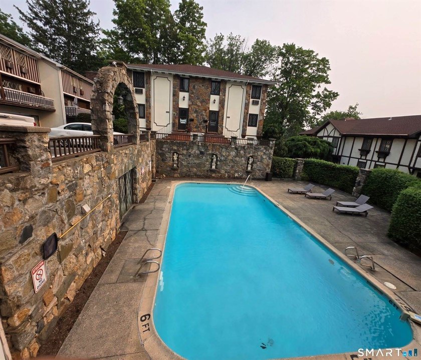 Two-bedroom, two-bath condominium featuring an open floor plan - photo 8