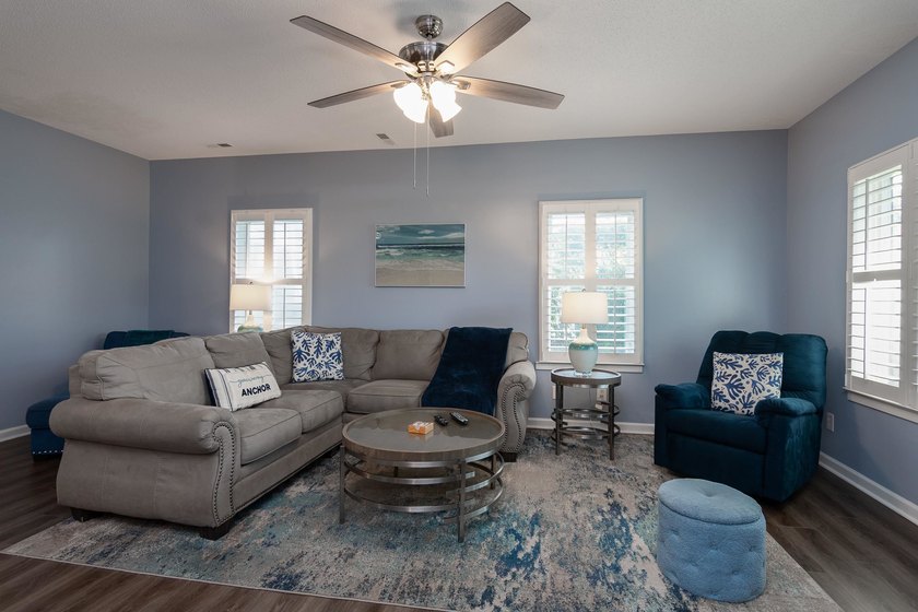 Nice two bedroom, two bath Canterbury Court condo located on a - photo 17
