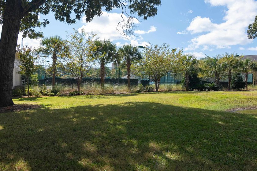 Nice two bedroom, two bath Canterbury Court condo located on a - photo 39