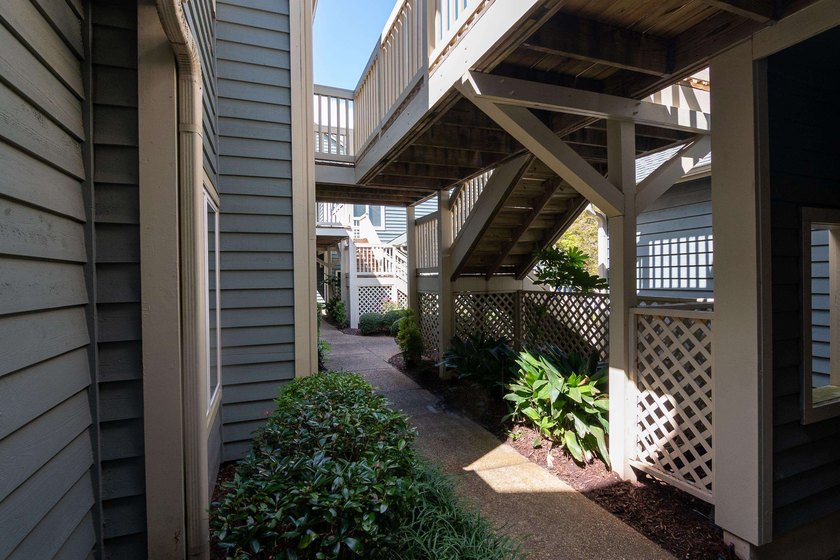 Nice two bedroom, two bath Canterbury Court condo located on a - photo 40