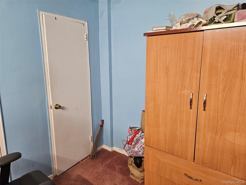 Spacious 1 Bedroom Apartment in a High-rise Co-op building - photo 7