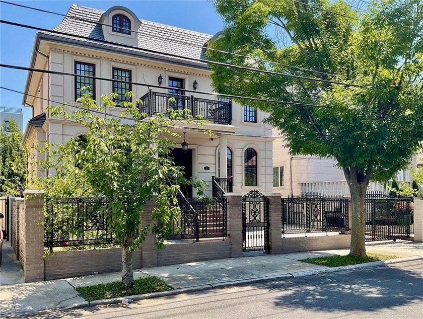 Best neighborhood! Luxury 3 story Mansion-Like house, among very - photo 4
