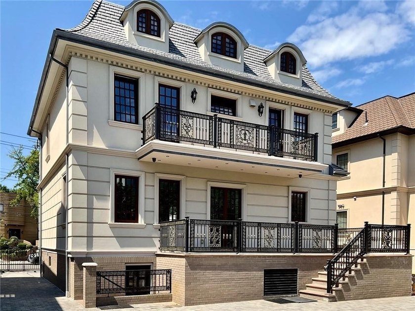 Best neighborhood! Luxury 3 story Mansion-Like house, among very - photo 7