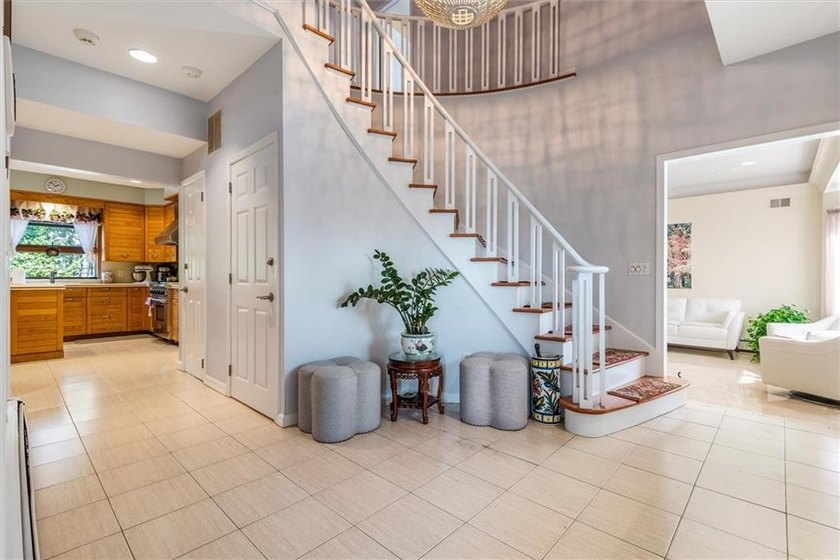 Richmondtown Luxury All-Brick Colonial Located in the - photo 10