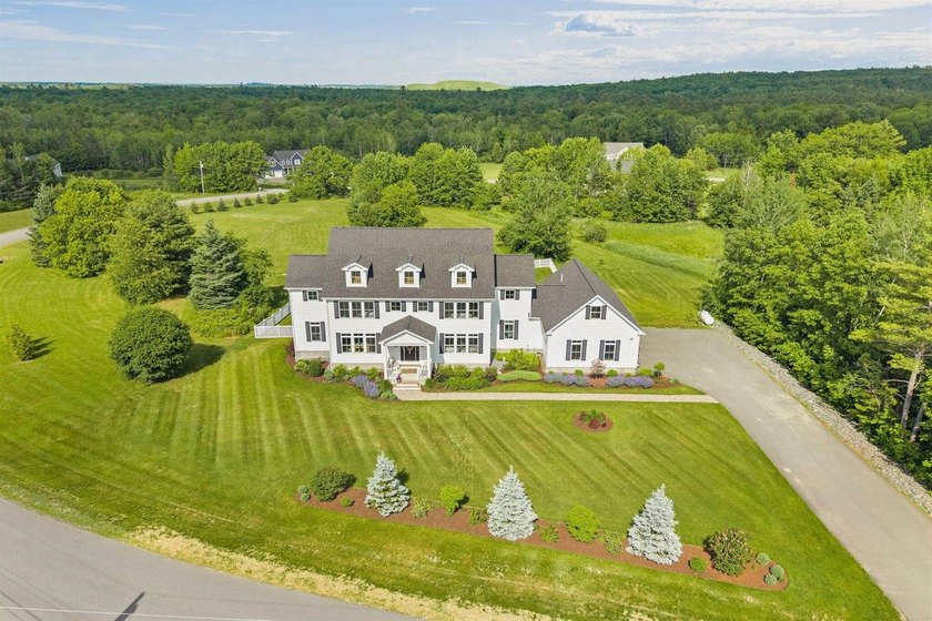 Showings begin July 11th. Welcome to 124 Dunton Circle, an - photo 4