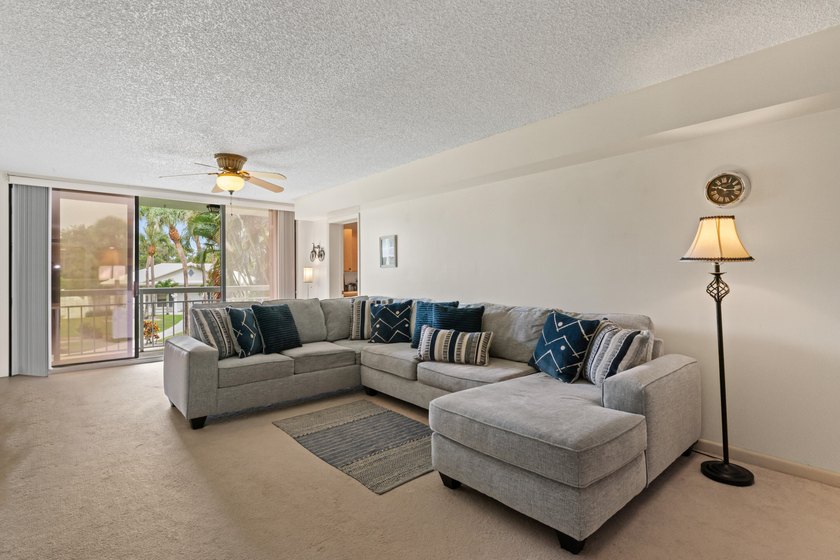 Spacious 2 bed, 2 bath condo in the sought-after Village Blvd - photo 7