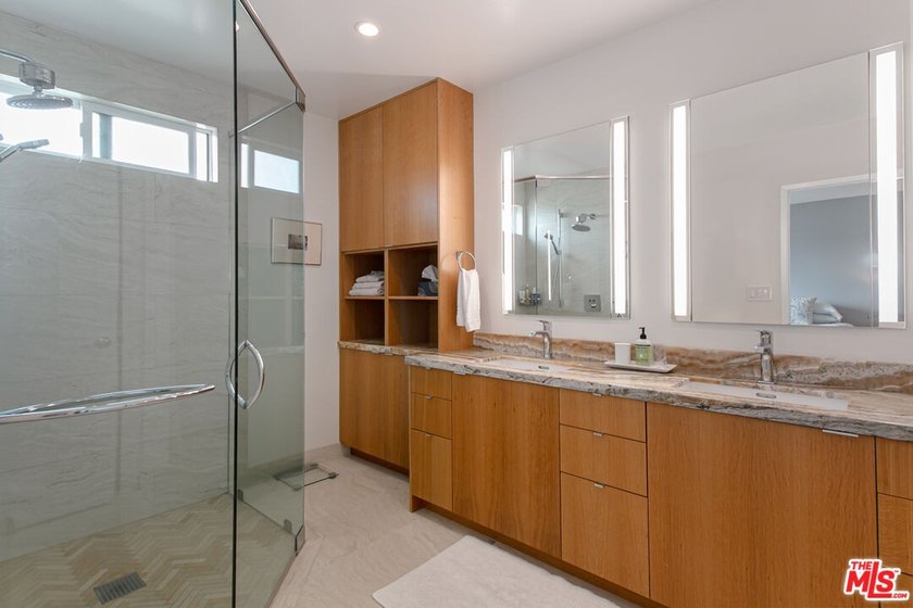 $50,000 Price Adjustment. Stunning light-filled, renovated end - photo 19