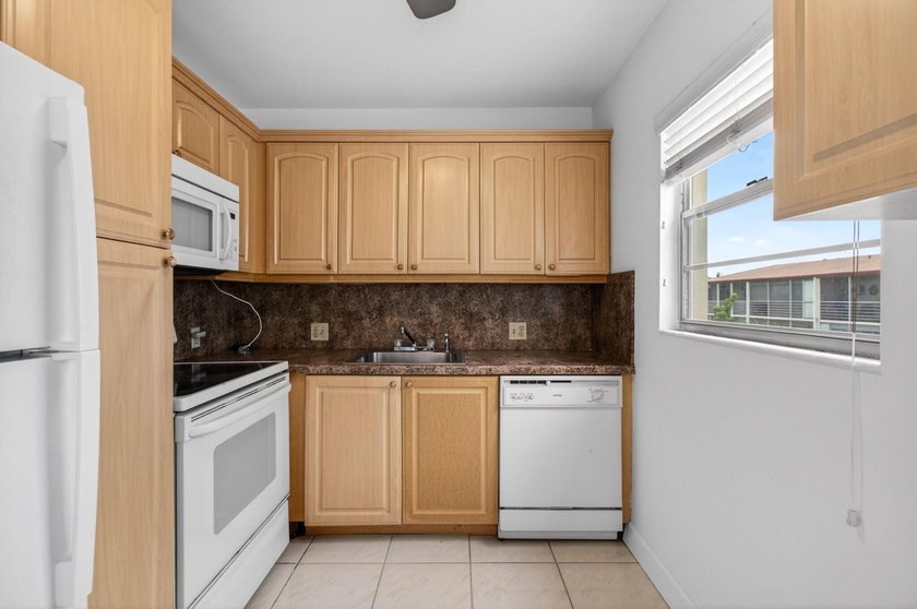 Located on the third and top floor with no neighbors above and - photo 20