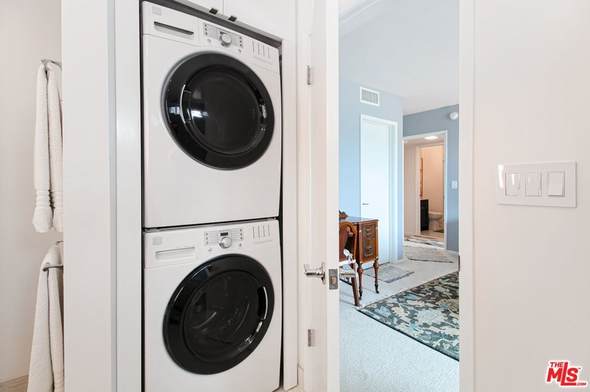 $50,000 Price Adjustment. Stunning light-filled, renovated end - photo 22