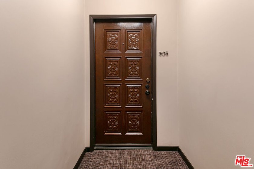 $50,000 Price Adjustment. Stunning light-filled, renovated end - photo 34