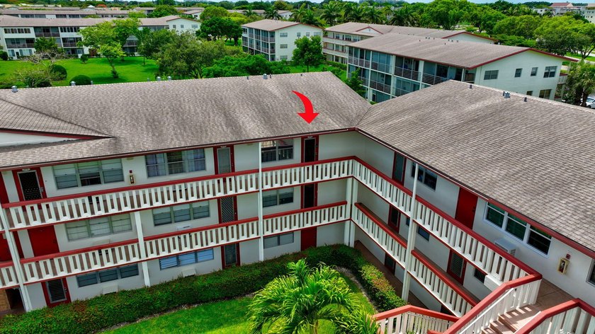 Located on the third and top floor with no neighbors above and - photo 45