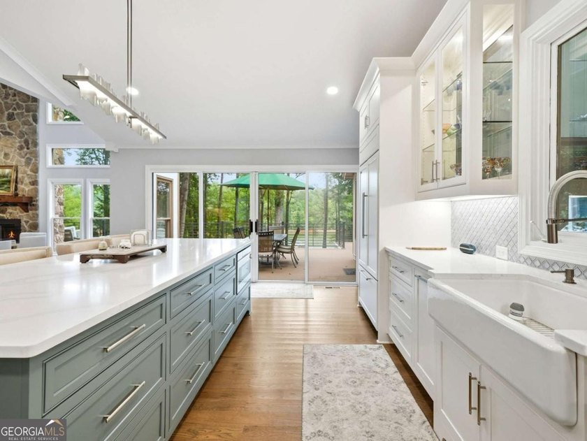 Welcome to your private Lake Lanier retreat, where luxury - photo 17