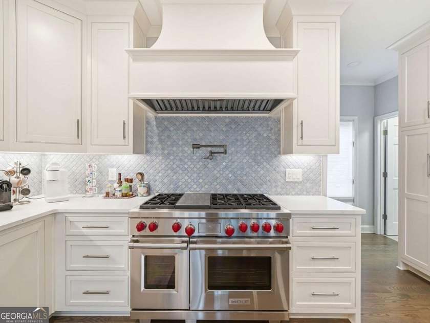 Welcome to your private Lake Lanier retreat, where luxury - photo 20