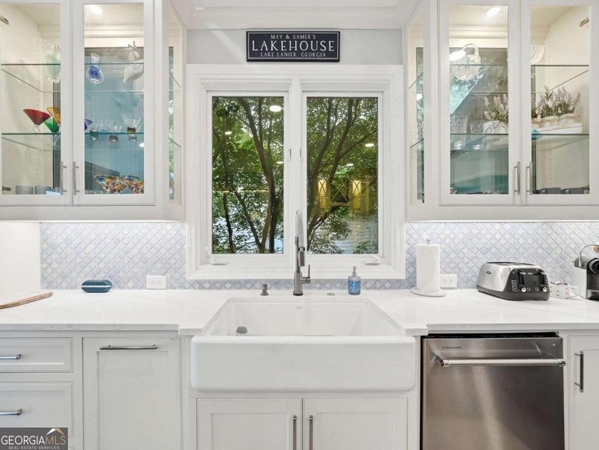 Welcome to your private Lake Lanier retreat, where luxury - photo 21