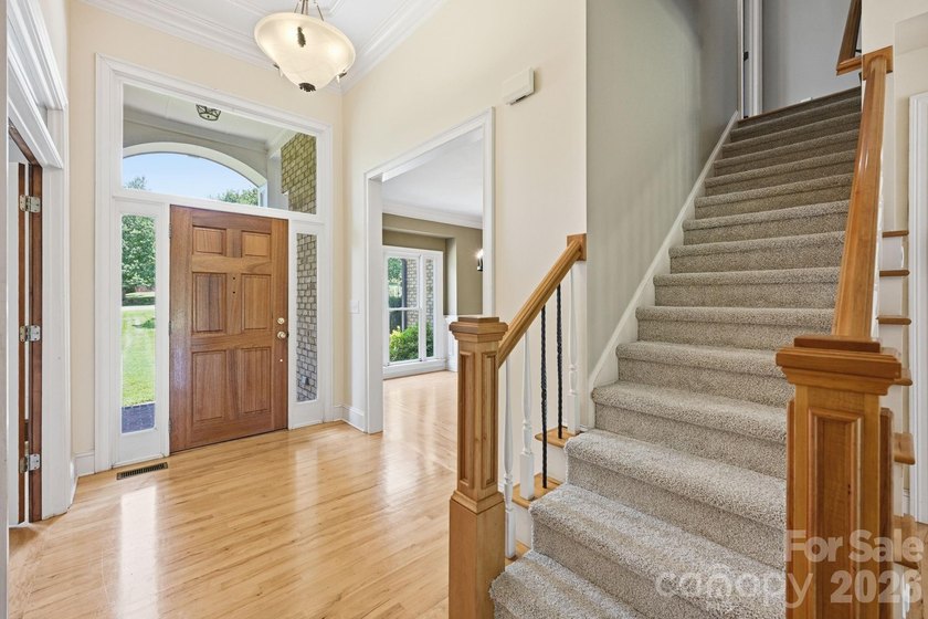 This meticulously maintained home on the 13th hole of Lake - photo 5