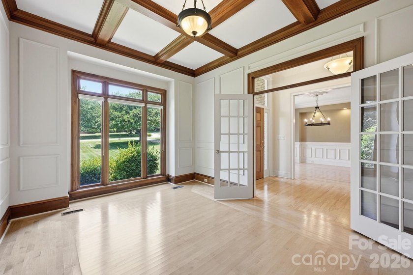 This meticulously maintained home on the 13th hole of Lake - photo 7