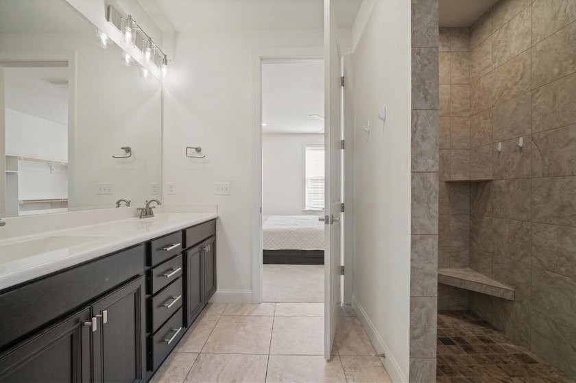 Best deal in Church Street Village! This 3 bedroom, 2.5 bath - photo 14