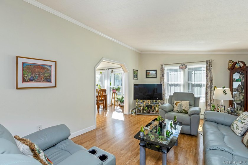 Welcome to easy, low-maintenance living in this well-maintained - photo 5