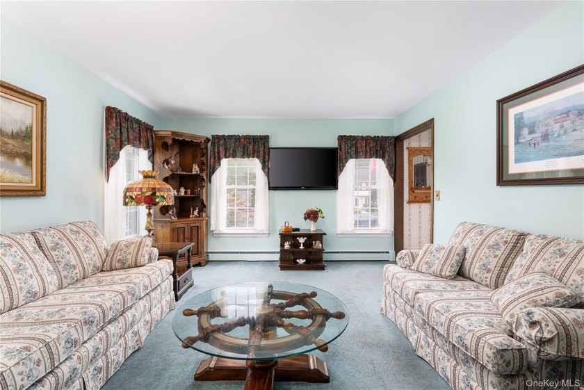 Welcome to this beautiful 4-bedroom, 2.5-bath Colonial located - photo 5