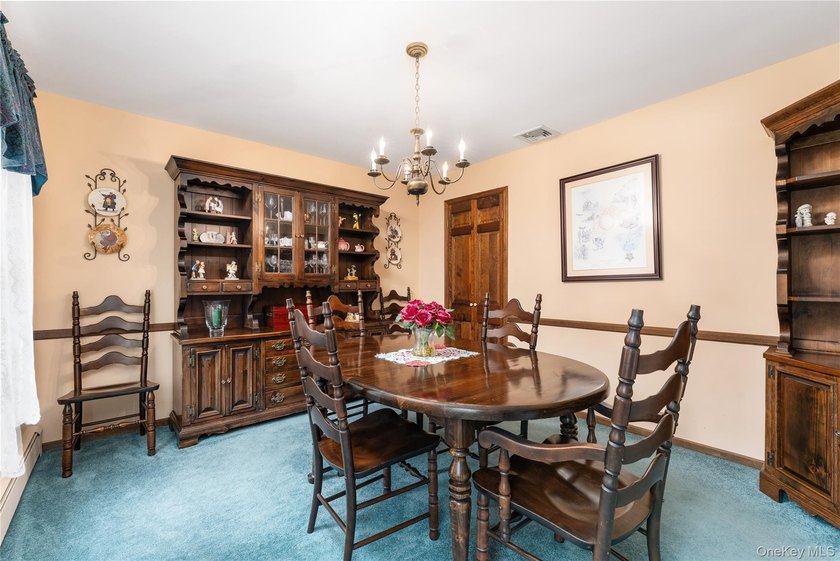Welcome to this beautiful 4-bedroom, 2.5-bath Colonial located - photo 6