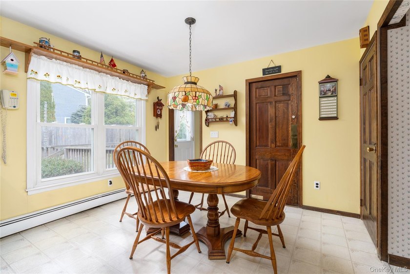 Welcome to this beautiful 4-bedroom, 2.5-bath Colonial located - photo 7