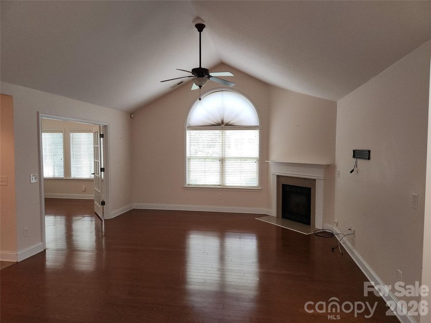 Clean Canterbury model ready for immediate occupancy! Fantastic - photo 3