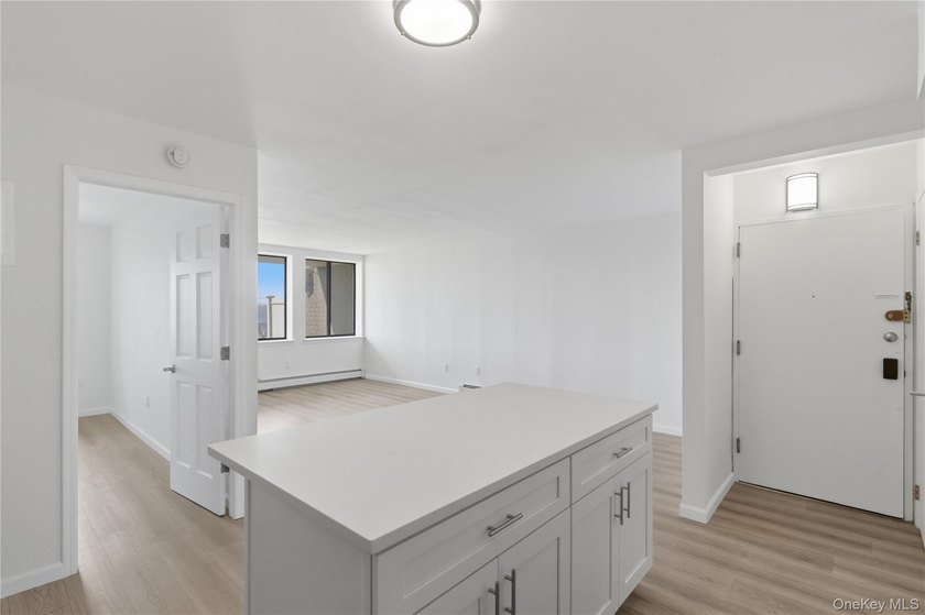 Contemporary Waterfront Condominium with Manhattan Views in - photo 8