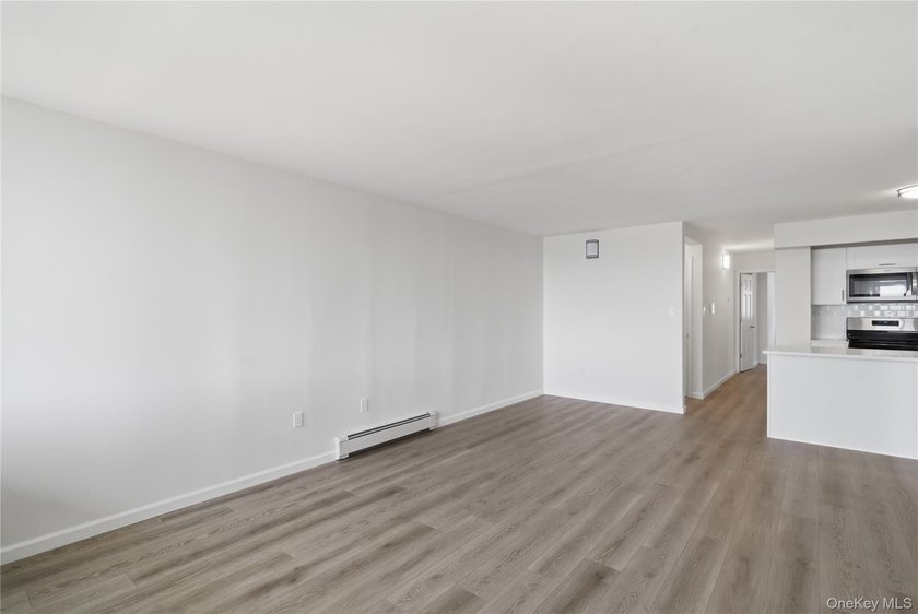 Contemporary Waterfront Condominium with Manhattan Views in - photo 10