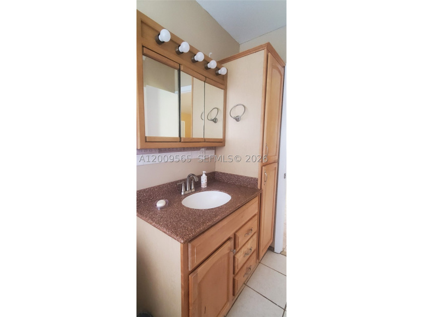 This solid concrete block house has 3 bed 1 bath single house - photo 11