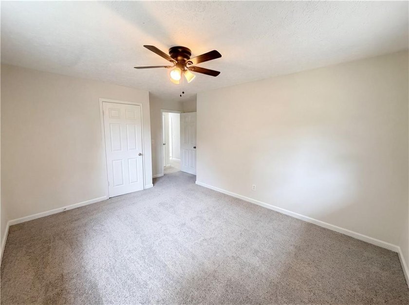 Welcome home to this charming home Featuring an inviting - photo 13