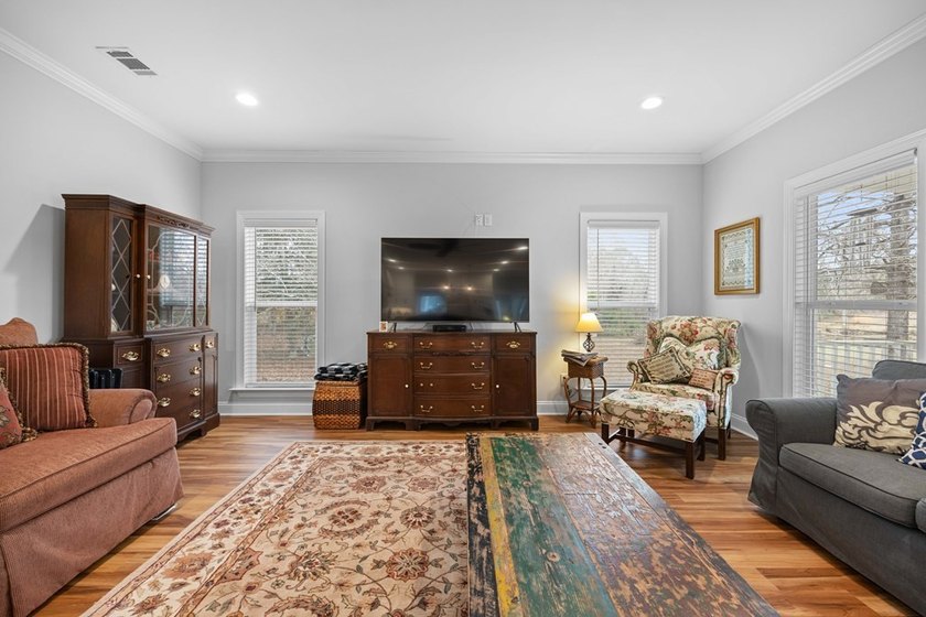 Perfectly maintained, like-new two-bedroom, two-bath home - photo 13