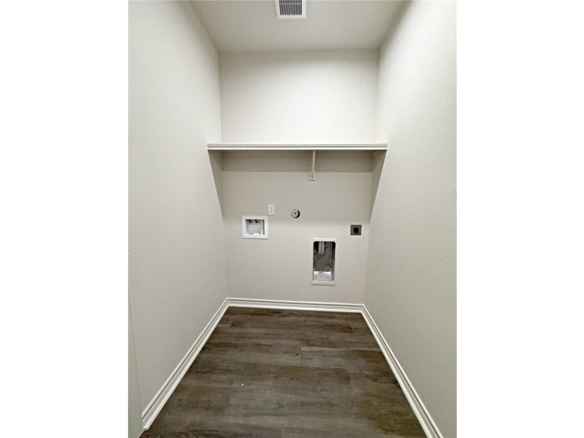Welcome to 1414 Aegon, a beautifully appointed 3-bedroom - photo 14