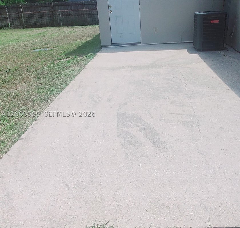 This solid concrete block house has 3 bed 1 bath single house - photo 14