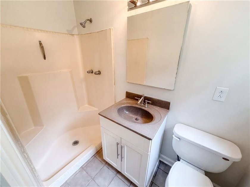 Welcome home to this charming home Featuring an inviting - photo 18