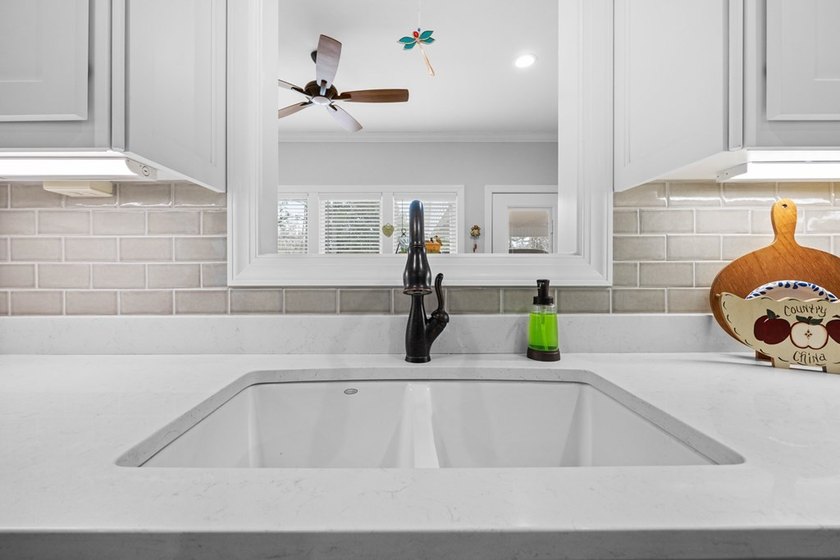 Perfectly maintained, like-new two-bedroom, two-bath home - photo 19