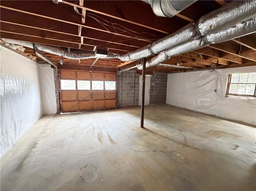 Welcome home to this charming home Featuring an inviting - photo 20