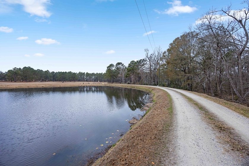 Perfectly maintained, like-new two-bedroom, two-bath home - photo 37
