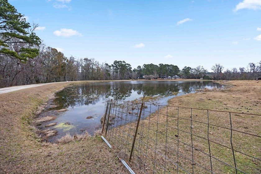 Perfectly maintained, like-new two-bedroom, two-bath home - photo 40