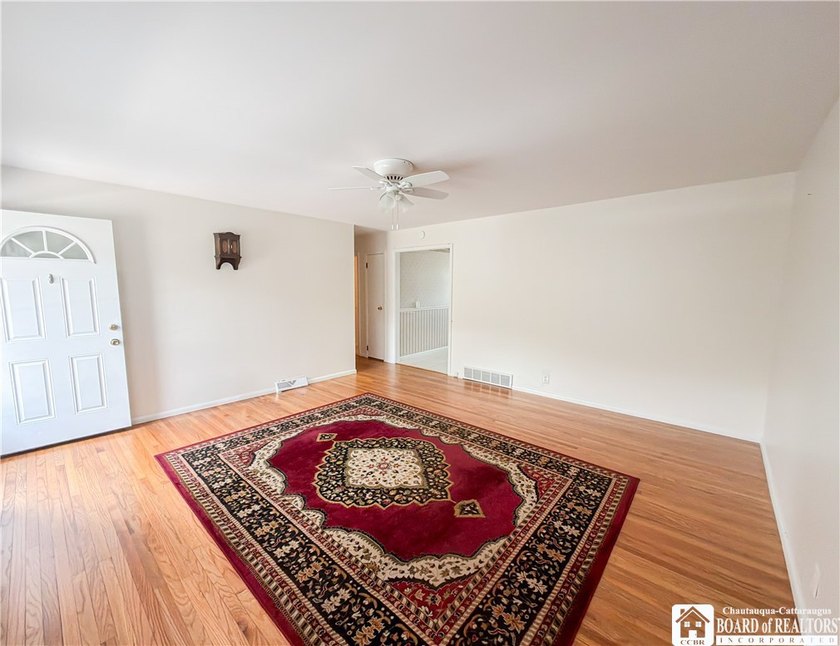 Such a meticulously maintained ranch home in a quaint little - photo 7