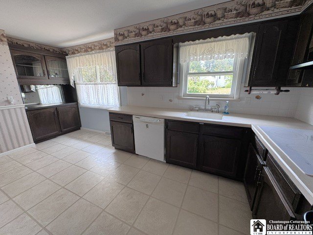 Such a meticulously maintained ranch home in a quaint little - photo 9