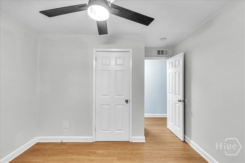 The one you've been waiting for in Windsor Forest! Classic brick - photo 22