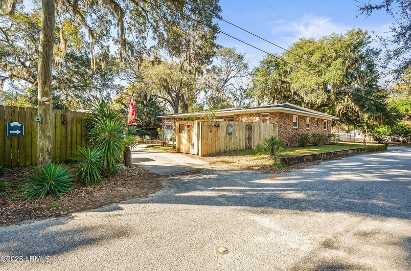 The most distinctive home site in the highly sought-after Mossy - photo 3