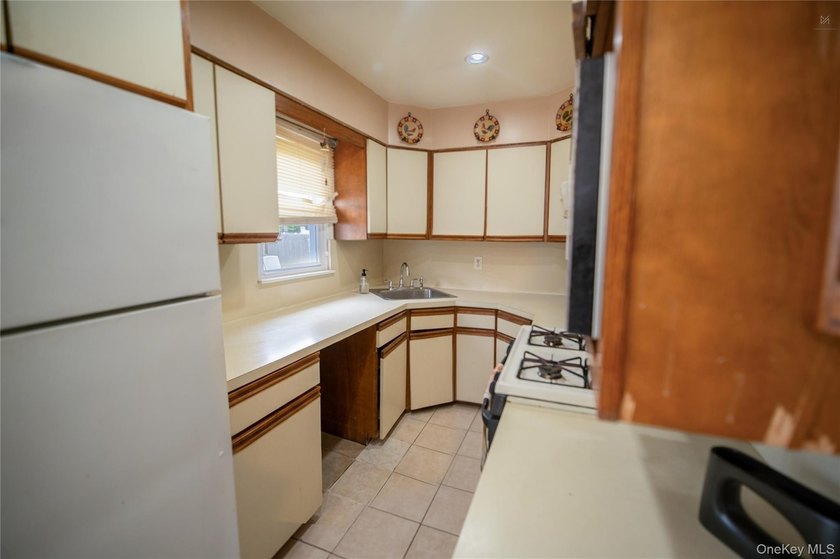 Welcome to 1084 Joselson Ave, a charming single-family ranch in - photo 5